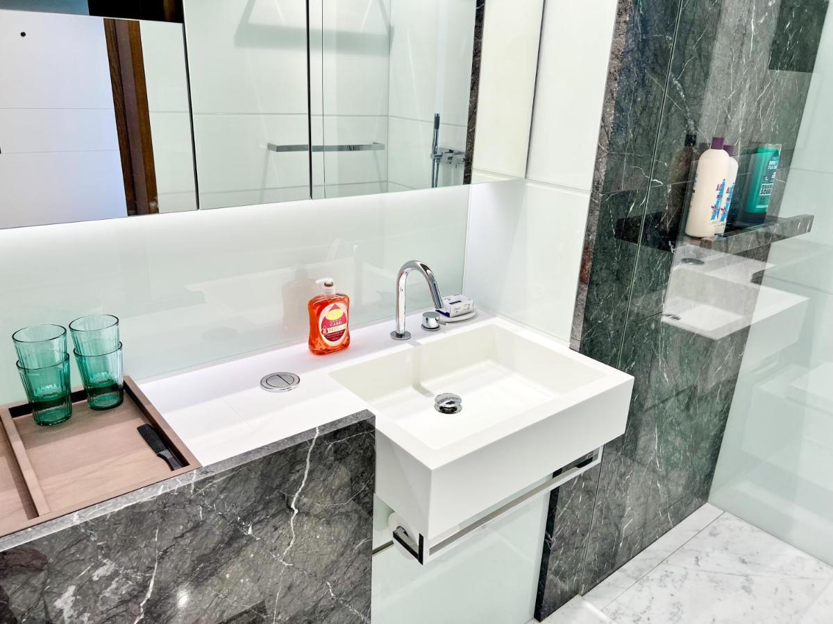 Deluxe Entire Studio Next To London Eye & Trafalgar Square Aparthotel Exterior foto